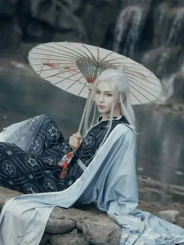 古风真人男生头像月有微黄篱无影挂牵牛数朵青花小秋太淡添红枣