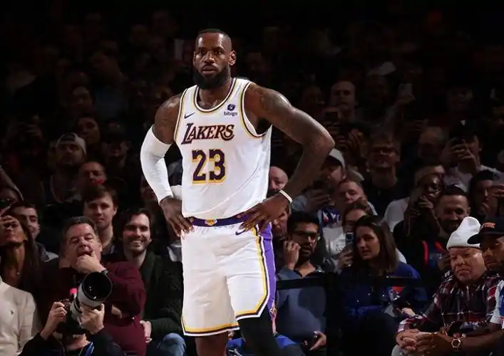 终结尼克斯9连胜发狠霸气庆祝 无限接近4万分_詹姆斯_篮板_湖人