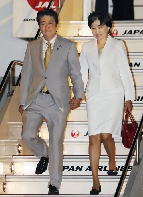 安倍昭惠嗜酒成性,非完美女人,为何安倍晋三始终宠爱她?