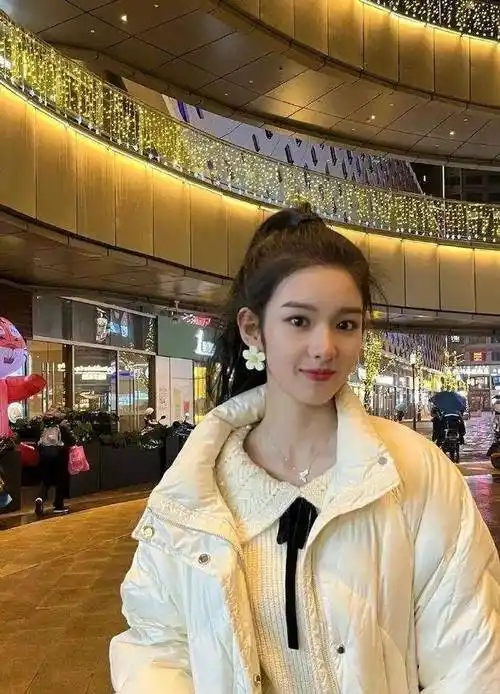 北大校花美少女,从小到大都是女神级人物?_ab_北电_五官