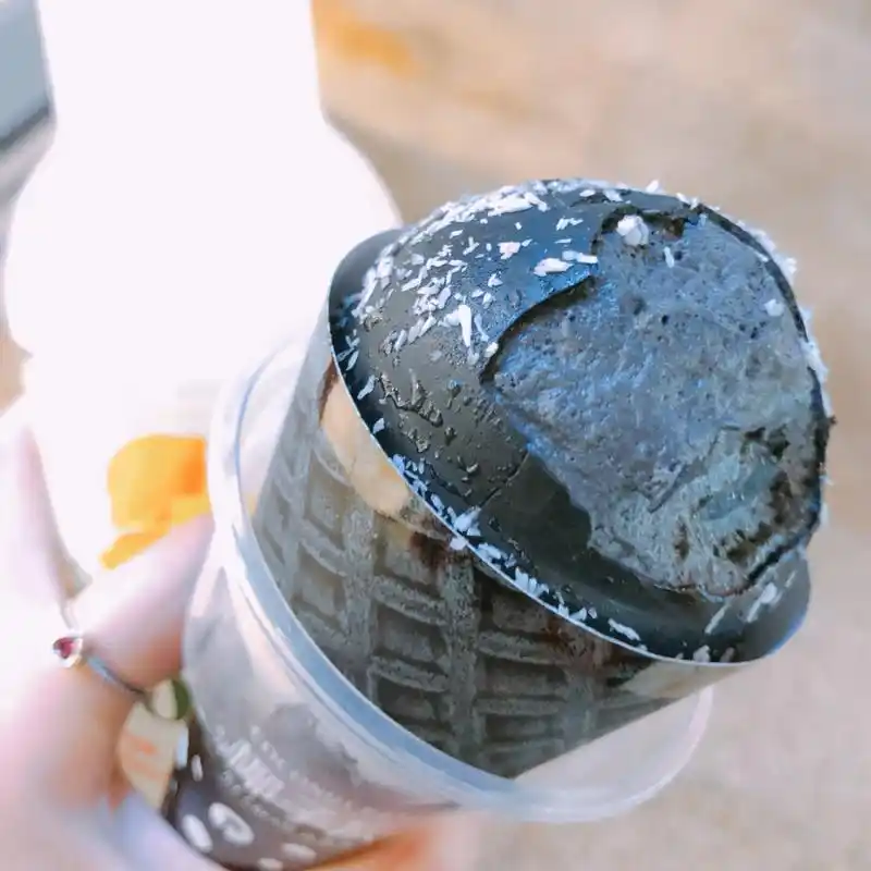 传说中的椰子灰冰淇淋_面包甜点_美食