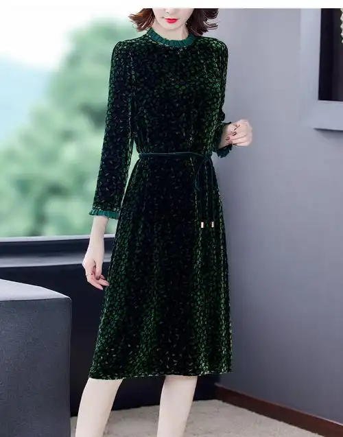 金丝绒连衣裙女2021秋冬新款法式复古优雅气质木耳边立领中长款裙