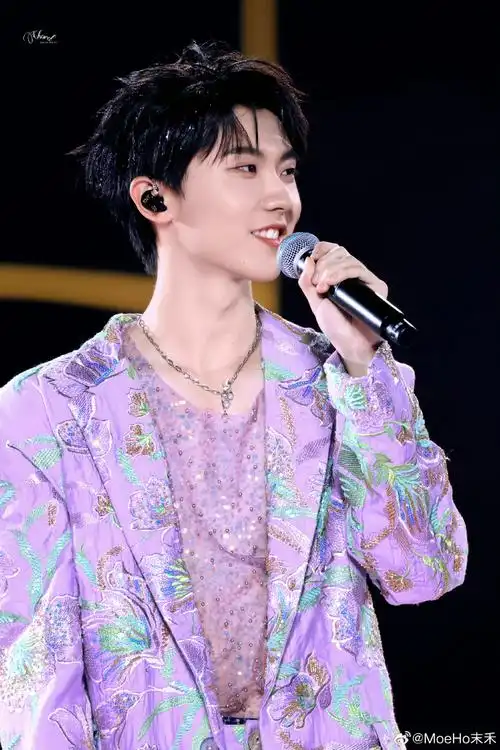 马嘉祺上身 moeho末禾 2024aw 花卉刺绣套装 神秘的紫色承载新中式