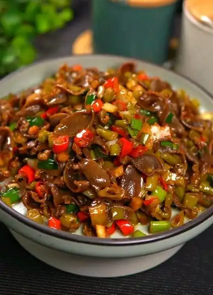 下饭菜酸辣鸡杂,好吃爽口