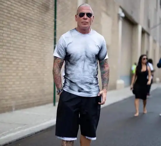 大肚男生的穿搭福利,这三招一定要记住