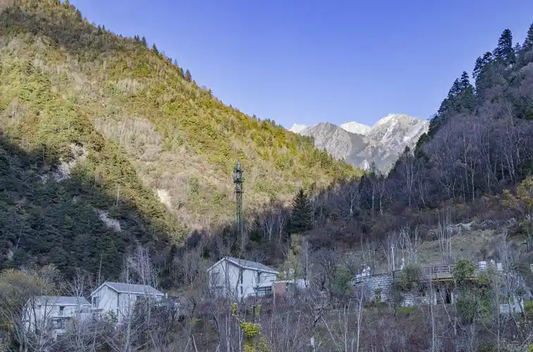 四川理县古尔沟温泉小镇秀美风光