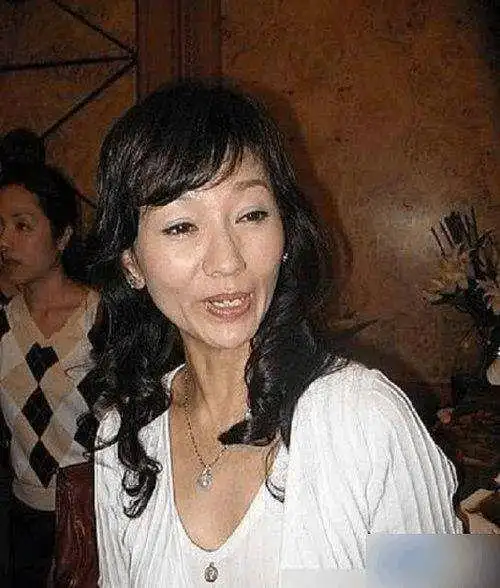 绝版逆天童颜赵雅芝素颜照曝光不老神话成为泡影