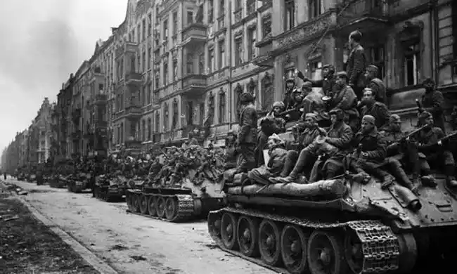 如果柏林战役德国人胜利了二战还会继续下去吗