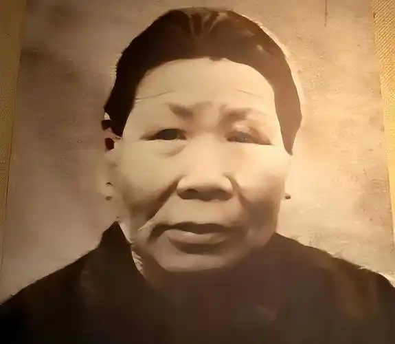 抗战时期伟大的女性之一,红嫂的原型,曾用乳汁喂养八路军_明德英_生活