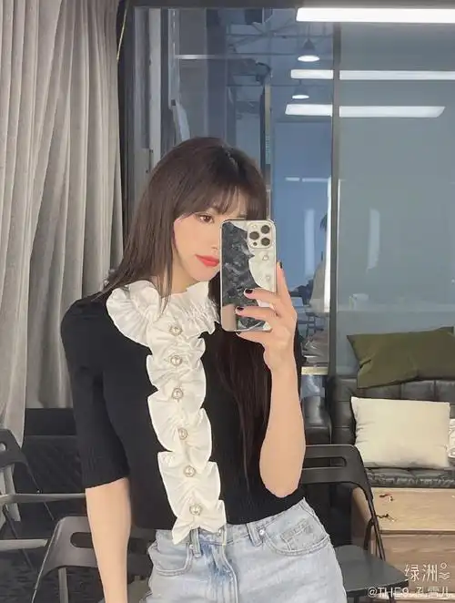 孔雪儿对镜拍六宫格#雪儿古装好漂亮呀超级有气质哈哈哈哈哈自拍几乎