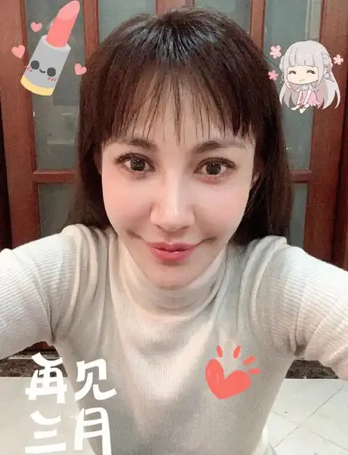 童年女神杨雪近照太吓人笑起来嘴咧到脸边眼睑外露险些认不出
