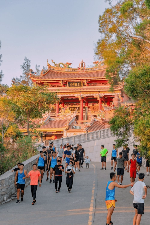 从废弃石窟变成网红打卡地这个藏在半山腰的公园翻遍泉州找不到第2个