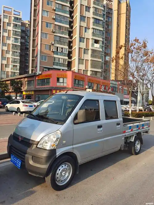 16年五菱荣光双排座货车15排量出售