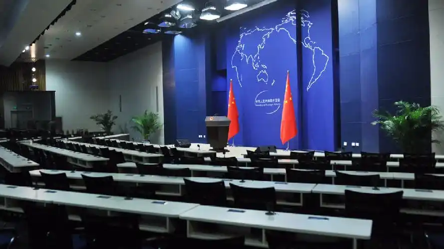 外交部发言人就中方决定召回驻立陶宛大使发表谈话