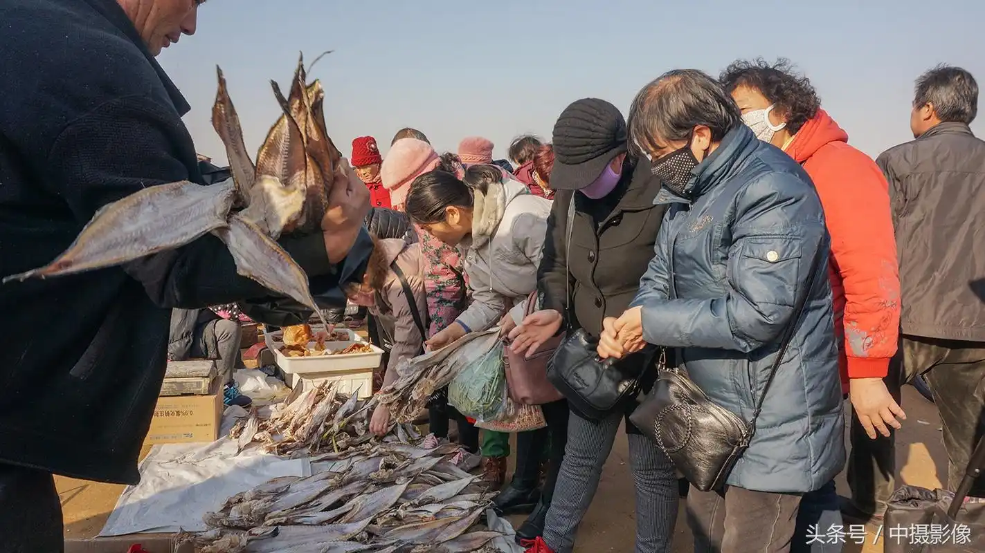 这种鱼在大集上遭抢购 15元一斤 一个大集卖500斤 忙坏了卖鱼人!