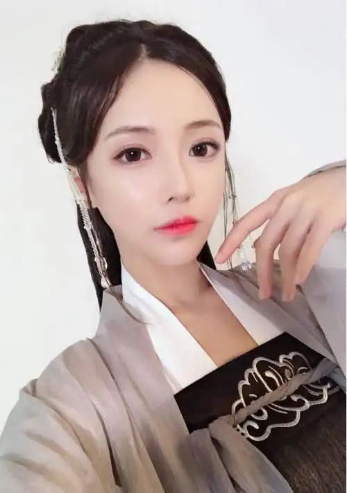 虎牙主播丸子哟新歌《广寒宫》发布,新歌上线后竟好评如潮