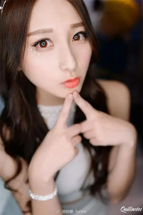 清纯美女模特汤丽娜车展图片