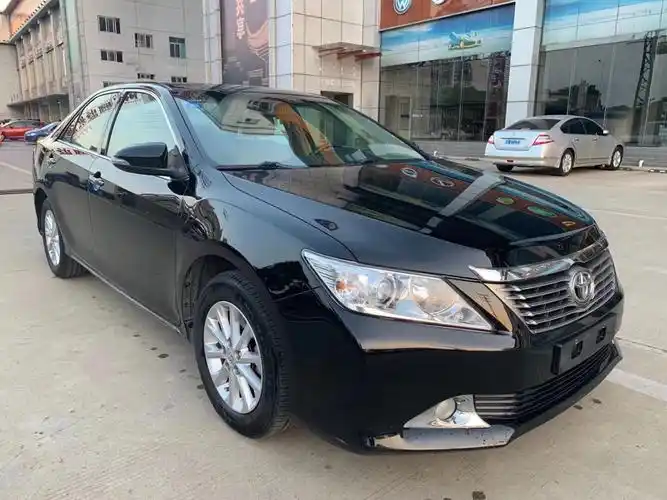 老款丰田凯美瑞外形霸气依旧很足!