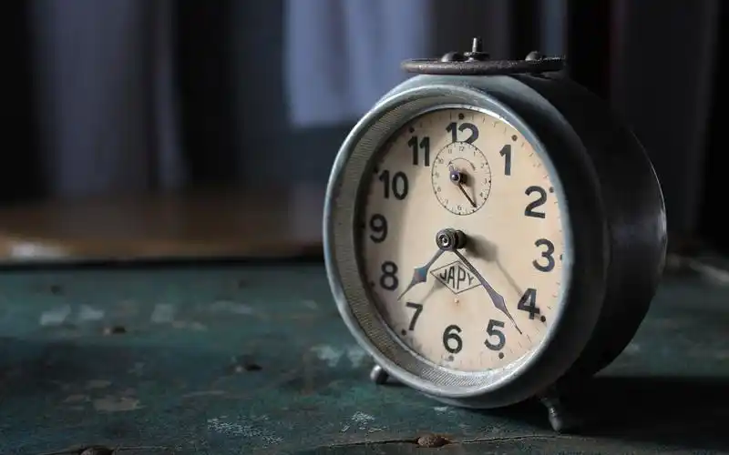 旧闹钟 iphone 壁纸