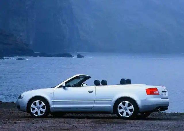 奥迪(audi)a4敞篷外观