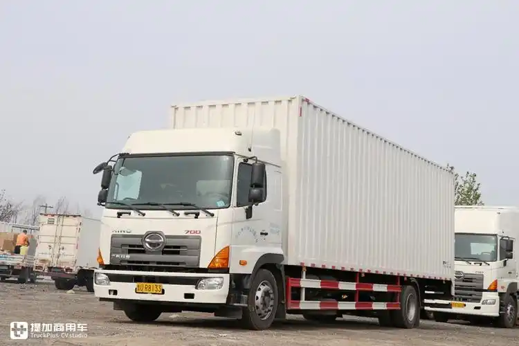 独家|日野大单桥载货车评测,300马力发动机,售价35万您觉得值吗?