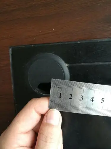 比如,一个拇指指甲盖的长度大约是一厘米