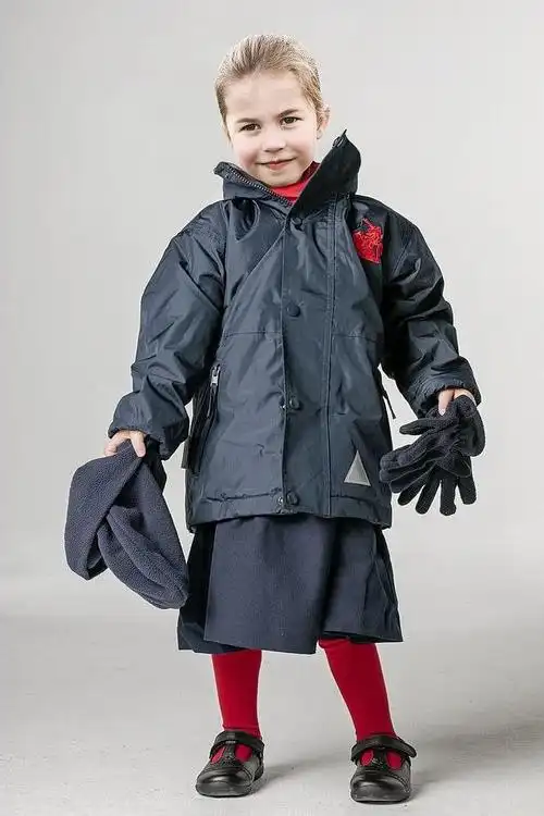 4岁夏洛特公主将穿成这样上学穿校服好萌成为乔治王子小学妹