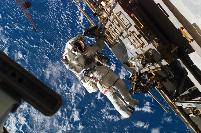 88923b99ada8b4a01de91816cae01b5c_iss-spacewalk
