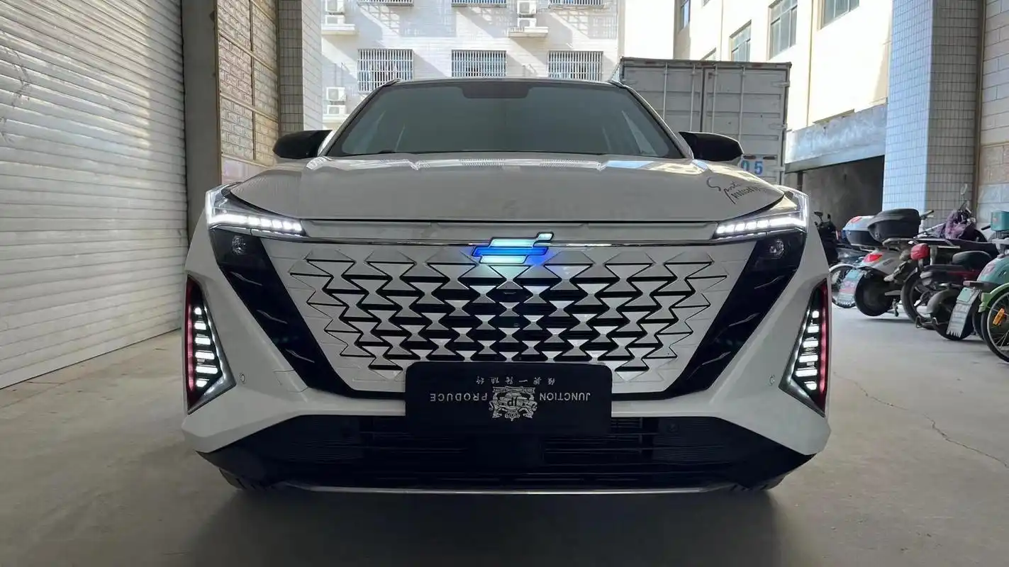 长安欧尚全系发光车标灯