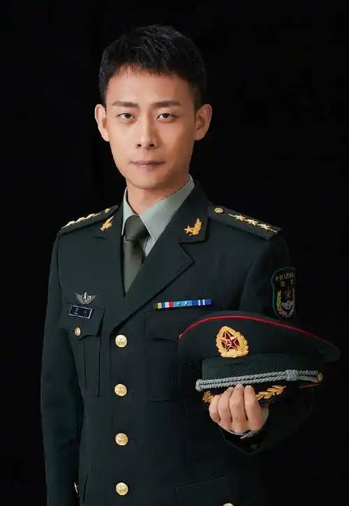 原创48位男明星军装照肖战王一博龚俊帅气鹿晗千玺陈晓沙溢意外他才是