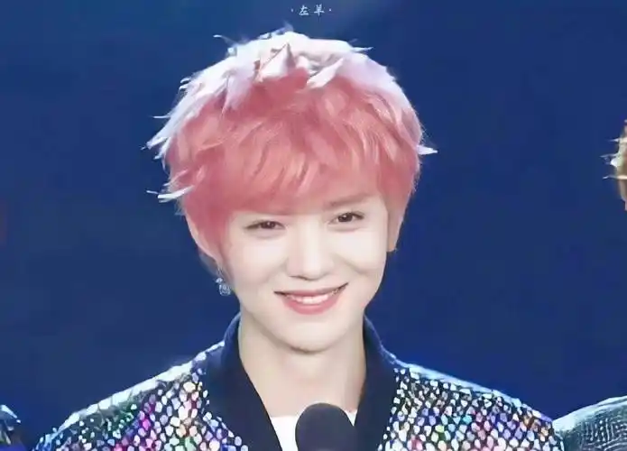 鹿晗染上粉色头发,又掀起一波热议,网友:少女心爆棚的象征