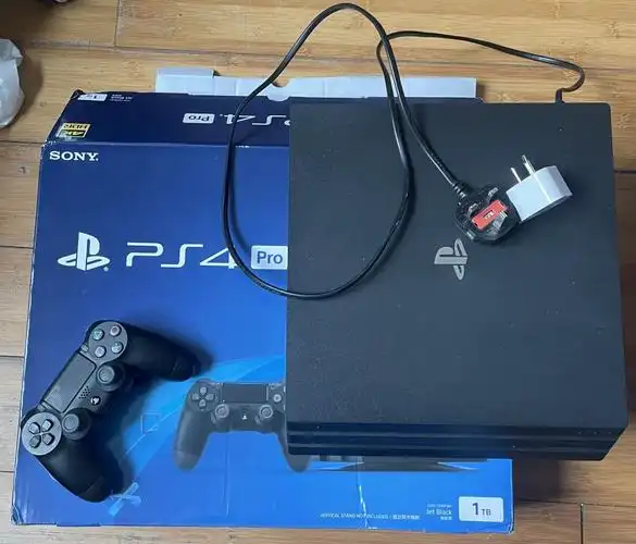 想问问二手港版ps4pro现在能卖多少钱