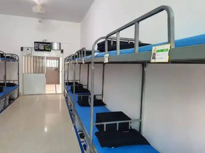 此次培训会前,狱内工作组将四监区2号监舍作为内务卫生规范化试点