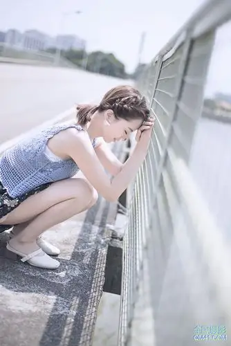 清新甜美小女人女装拍摄 外景