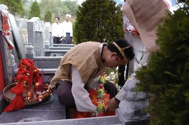 魂兮归来各色孝服体现出丧葬文化的深厚