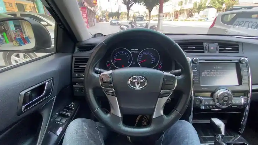 丰田锐志内饰 - 抖音