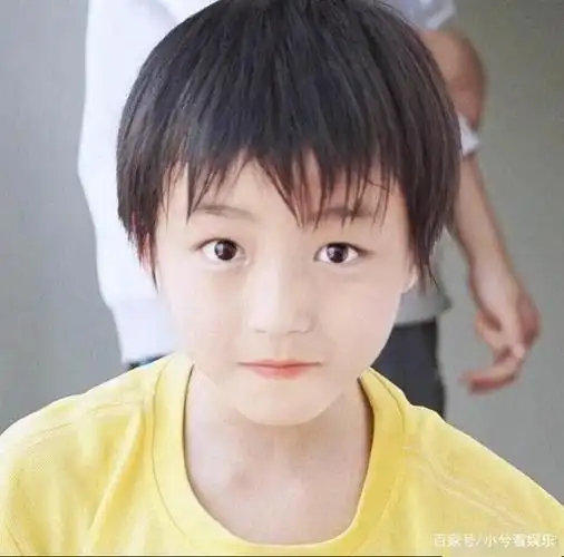 王俊凯说不要过度关注他的小时候,小编只能安排一波啦