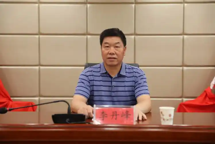 商洛市委宣传部副部长,市文明办主任李丹峰讲话商洛市烟草专卖局举办