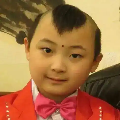 童星沦为赚钱工具春晚年画娃娃8岁死了小鸟叔病逝年仅12岁2