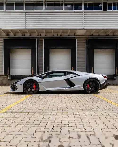 兰博基尼aventador的继任者,它的名字叫 revuelto,1015匹马力_有钱人