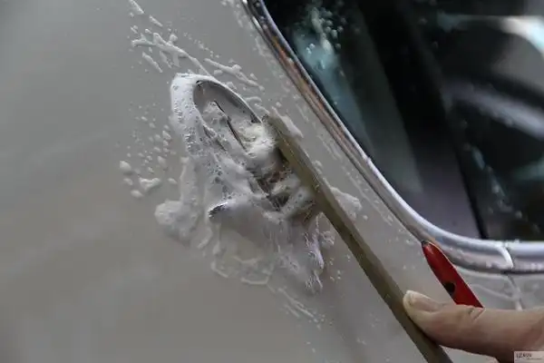 全新玛莎拉蒂总裁漆面深度清洁(多图)