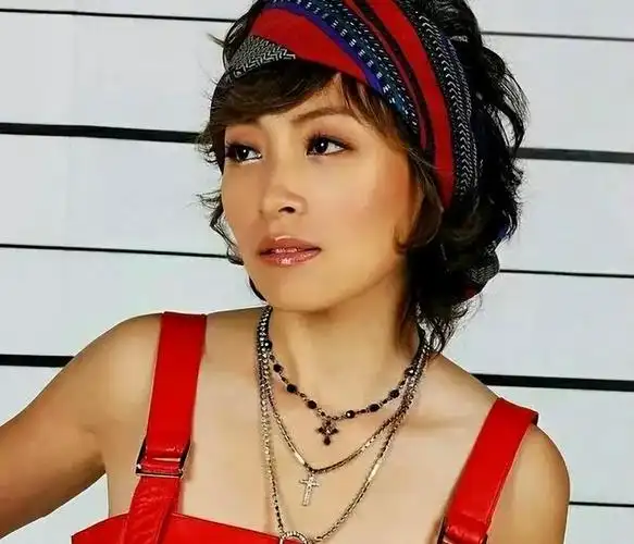 著名歌星陈琳:为何要在前夫生日,二婚100天时跳楼自杀?