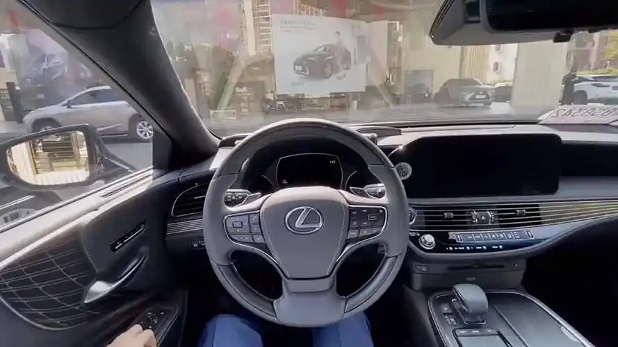 低调百万级豪车,坐进雷克萨斯ls500h的驾驶位