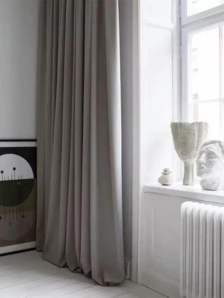 亚度家居公众号,侵删)首先我们一起认识一下,影响窗帘遮光效果