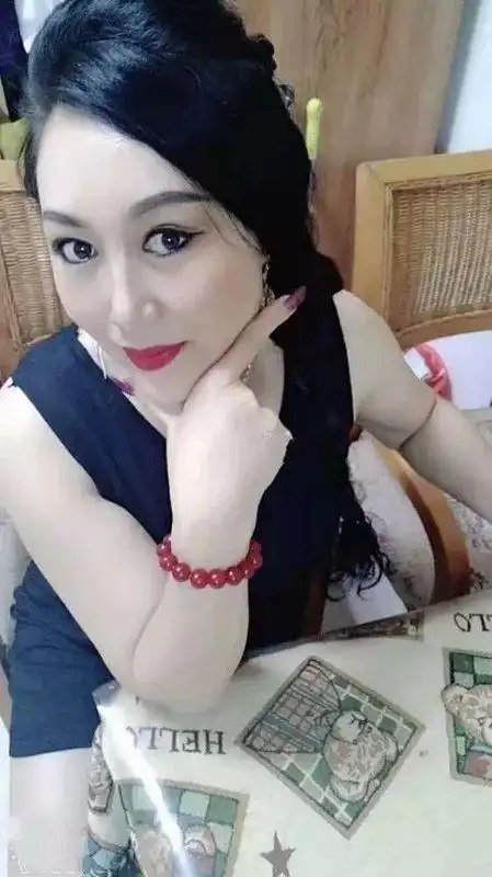 自拍:居家美阿姨,好身板颜值高