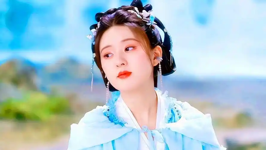 赵露思是95后小花里,演最多女主影视剧的演员吧