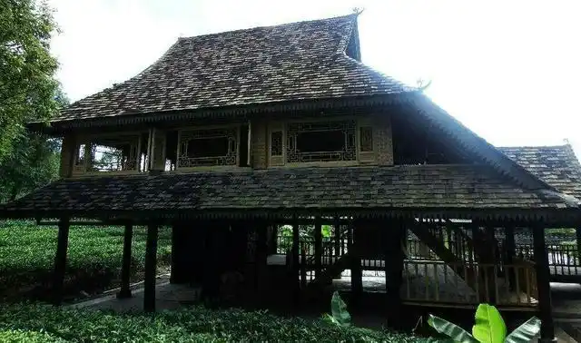 其中较为常见的包括单吊式,双吊式,四合水式,二屋吊式,平屋起吊式等