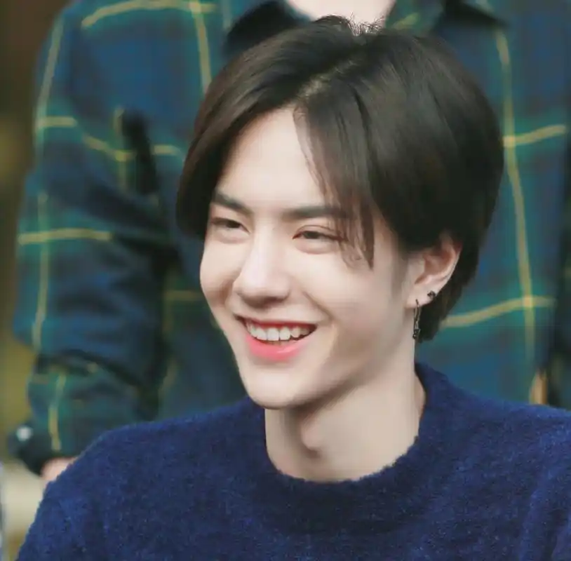 幸亏去韩国没有割双眼皮,还是内双更适合他!#娱情早知晓# #王一博