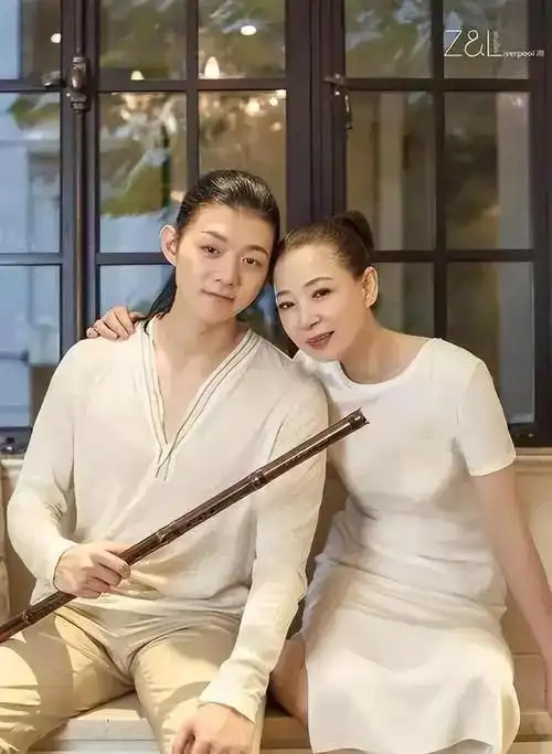 霍尊官宣恋情全是祝福,摆脱"渣男"形象,父亲火风透露婚期将近|陈露|新