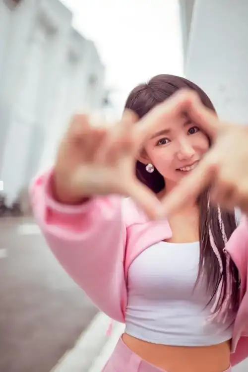 今年在短视频平台走红的越剧女演员.